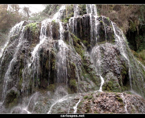 Cascada de hilos de agua